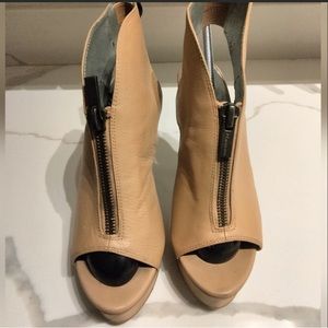 H by Halston Nude Leather Zipper Platform Heels 6.5